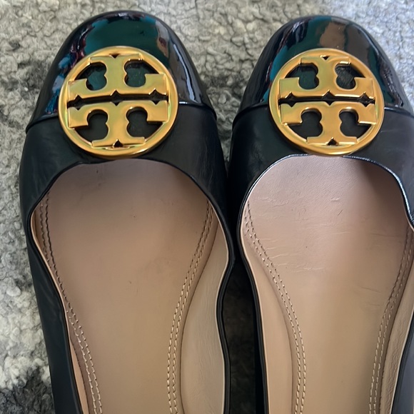 TORY BURCH CHELSEA PATENT TOE BALLET FLATS - Picture 5 of 5